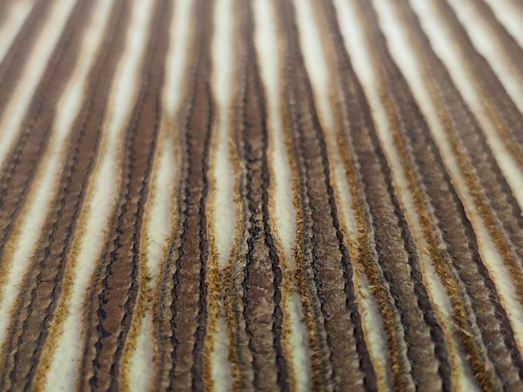 Détail de l'œuvre – Bandes de cuir inspirées des feuilles de cigare. — Zino Davidoff